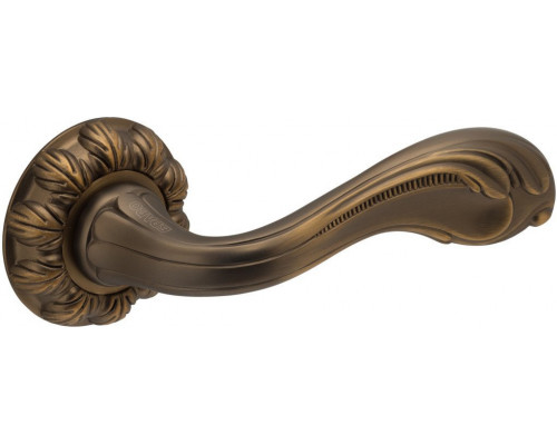 Ручка на розетке 