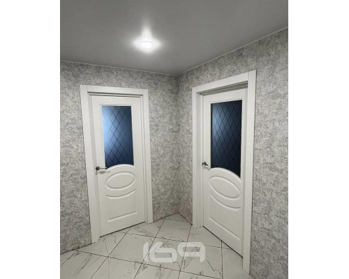 Дверь межкомнатная крашенная «Скинни-21» Whitey (Эмаль) остекление художественное