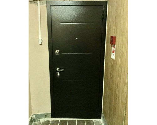 Дверь входная металлическая «Сити Kale» Букле черное/Riviera Ice