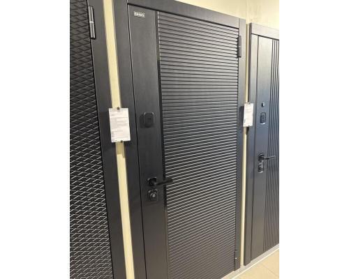 Дверь входная металлическая «Лайнер-3» Total Black/Off-white